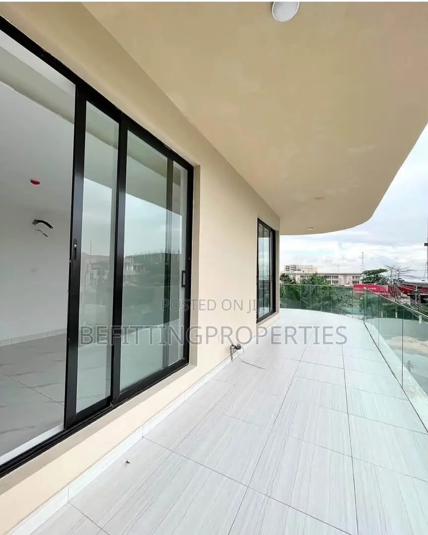 3bdrm Apartment in Lekki for sale