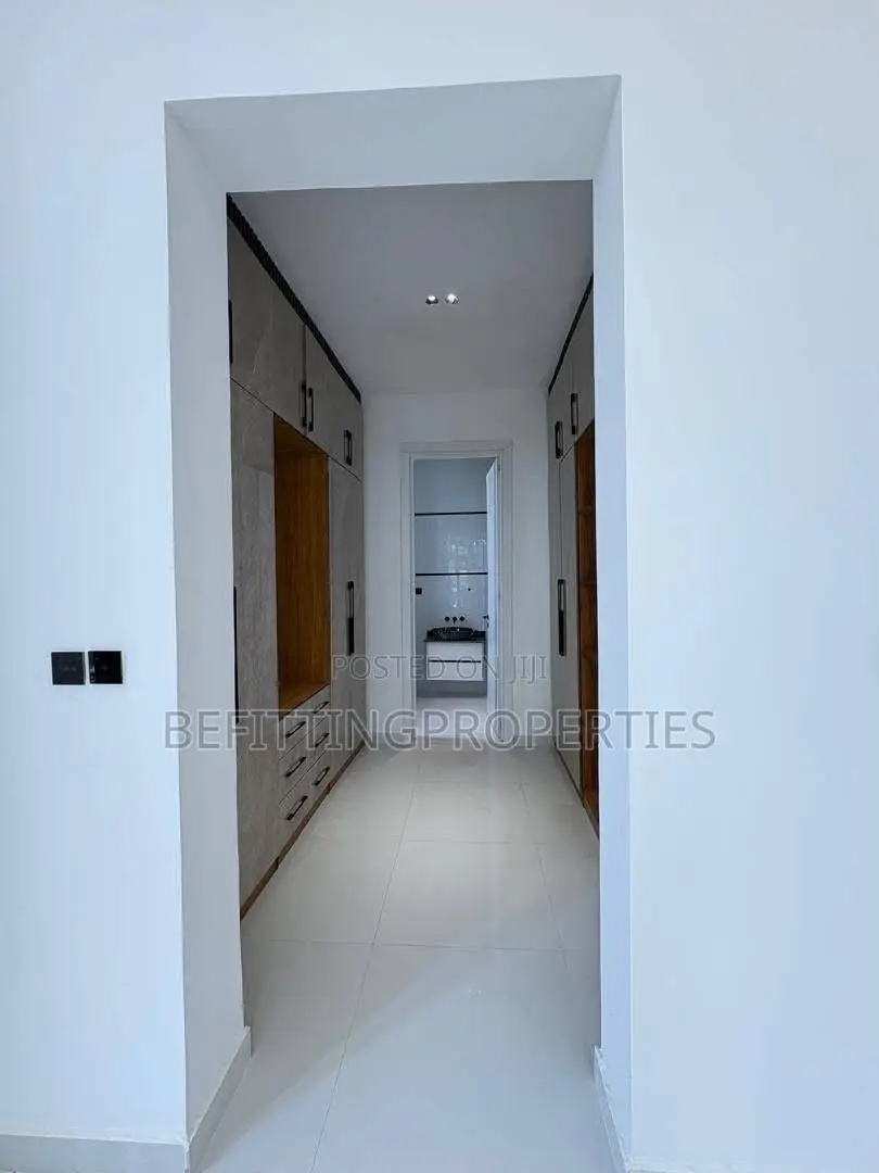 6bdrm Mansion in Lekki for sale