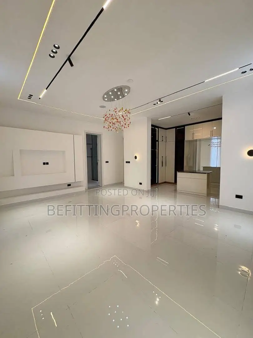 6bdrm Mansion in Lekki for sale