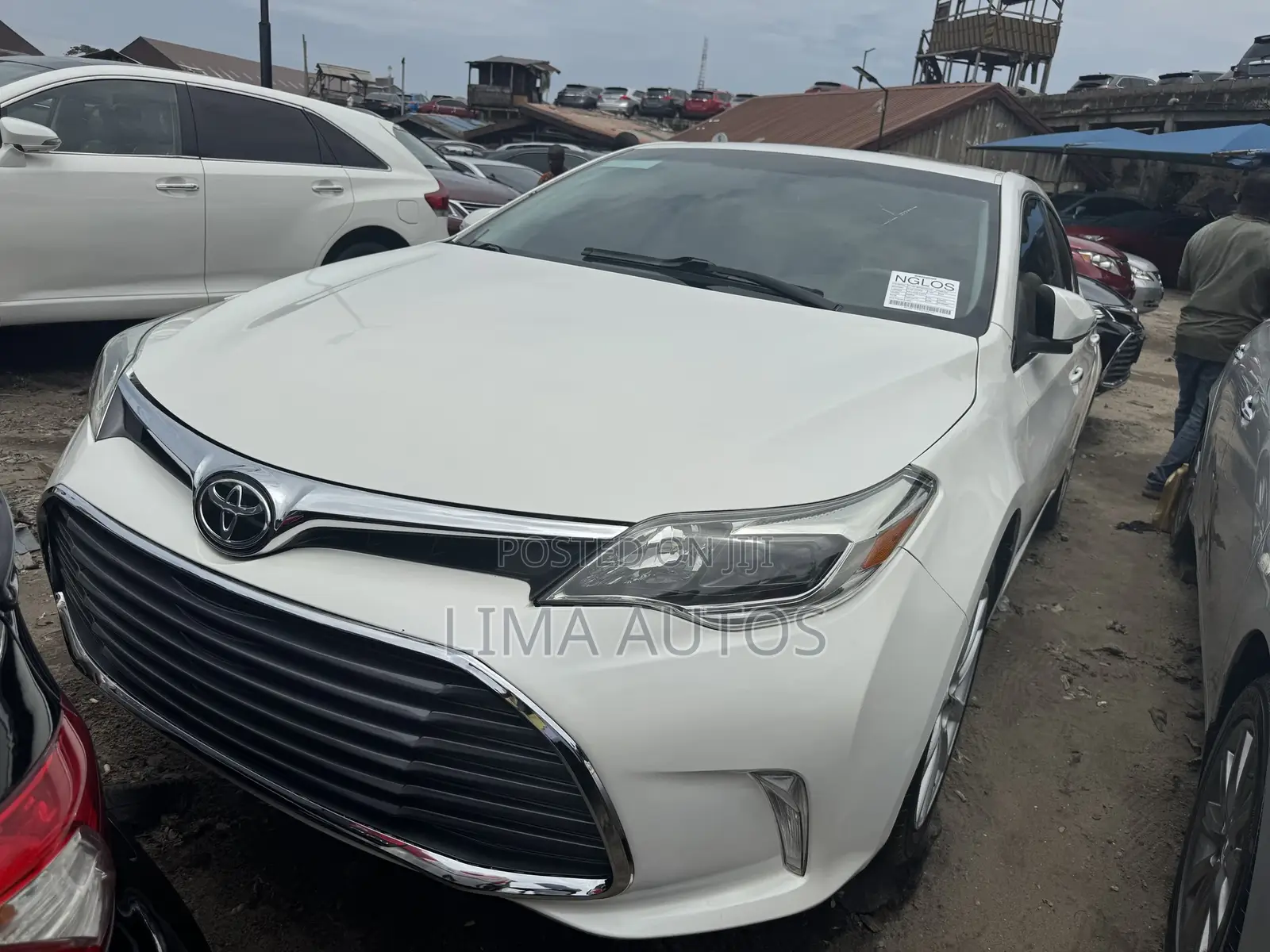Toyota Avalon Limited 4dr Sedan (3.5L 6cyl 6A) 2014 White