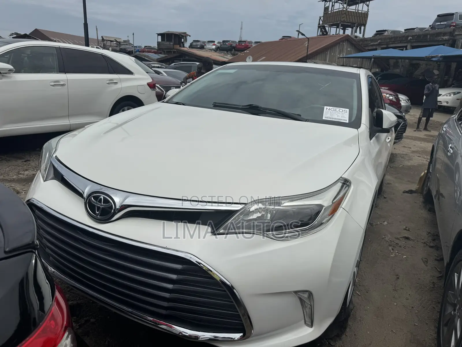 Toyota Avalon Limited 4dr Sedan (3.5L 6cyl 6A) 2014 White