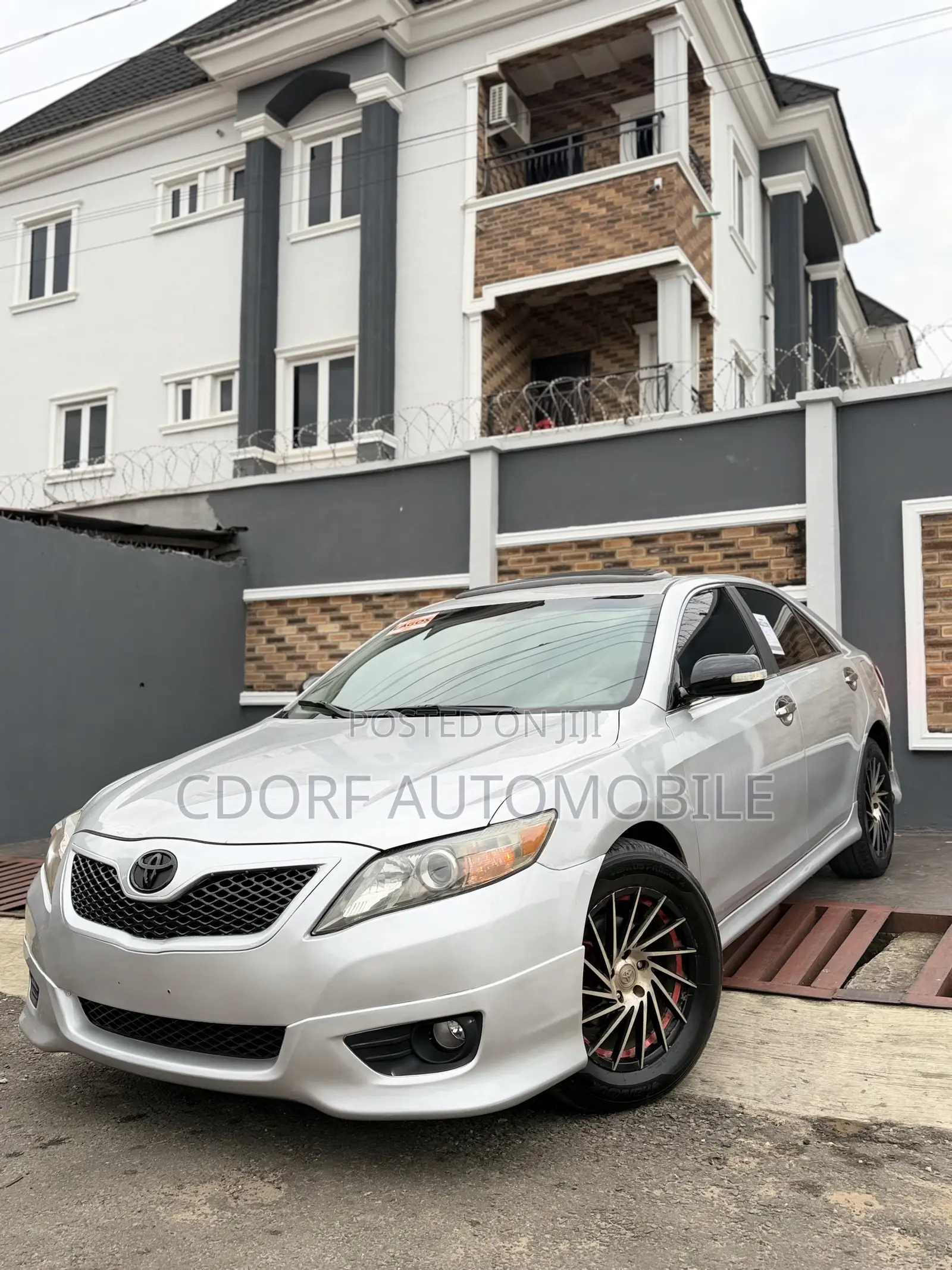 Toyota Camry SE 4dr Sedan (2.5L 4cyl 6A) 2011 Silver