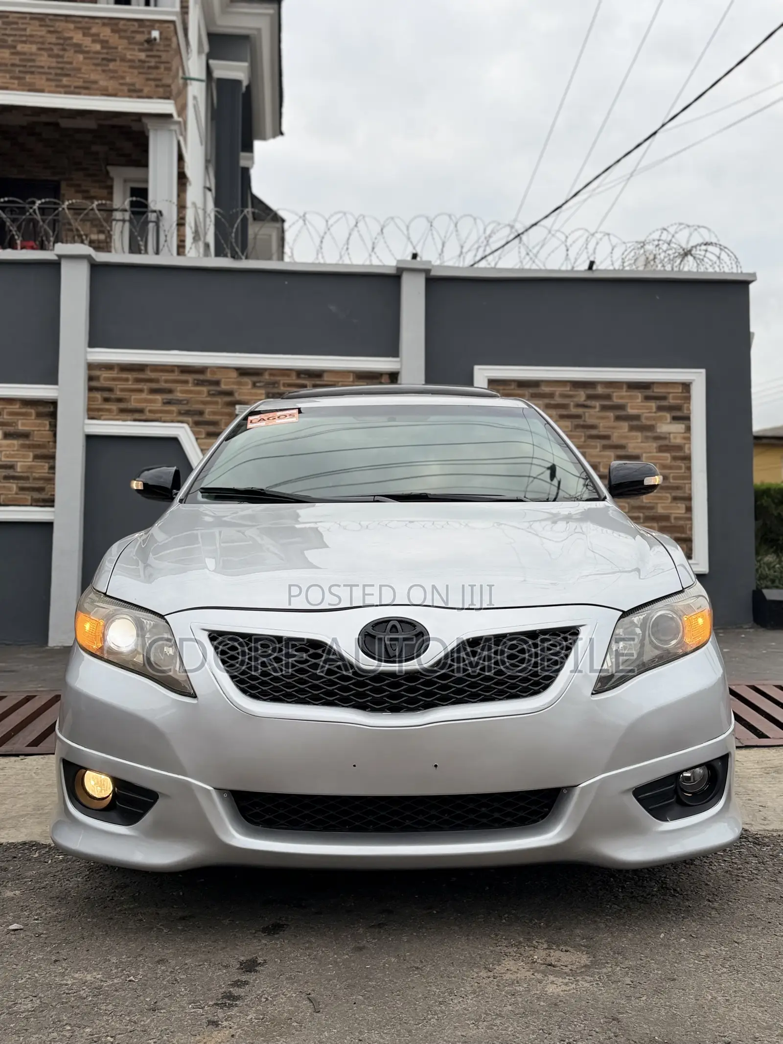 Toyota Camry SE 4dr Sedan (2.5L 4cyl 6A) 2011 Silver