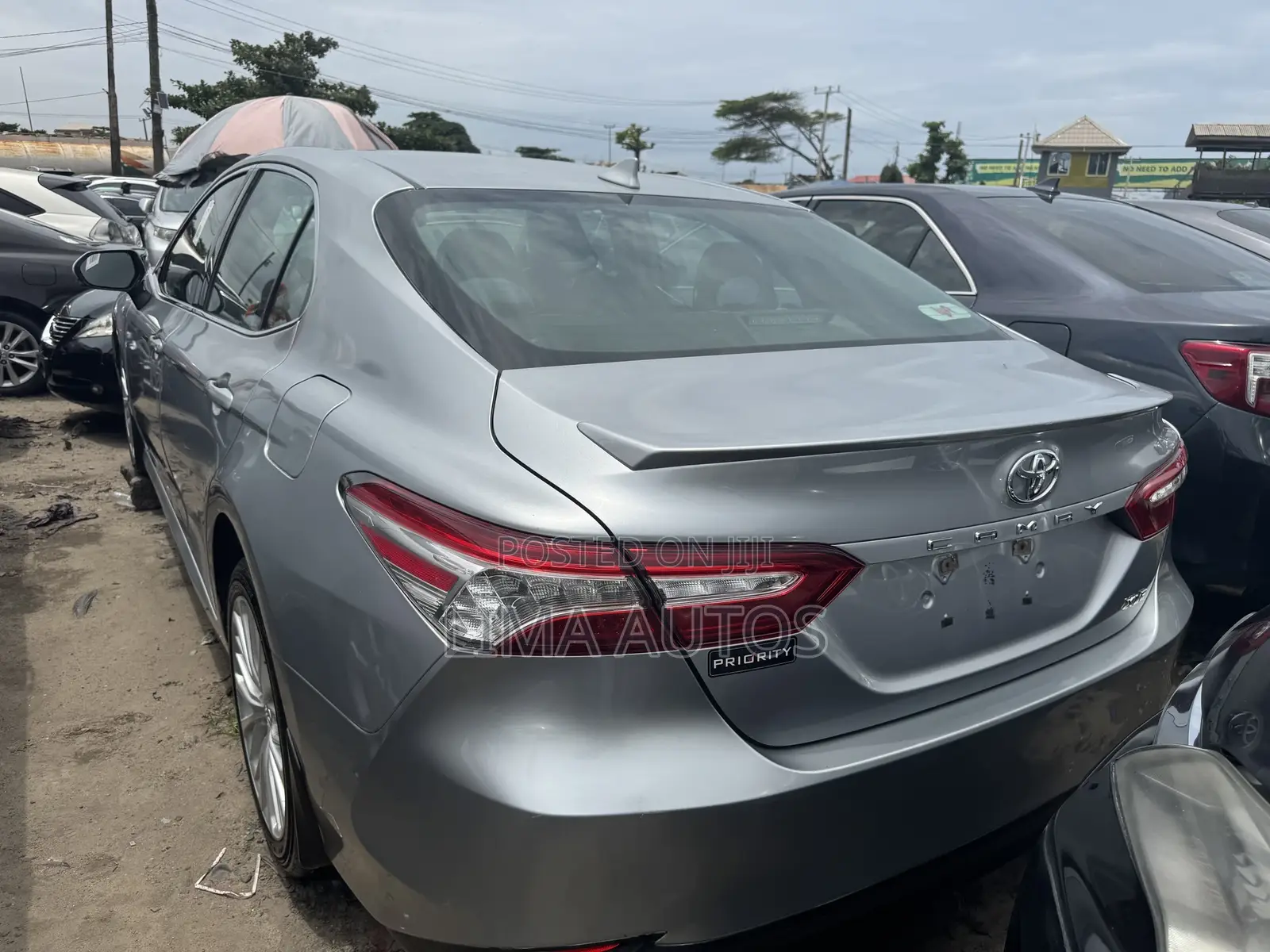 Toyota Camry XLE 2021 Silver
