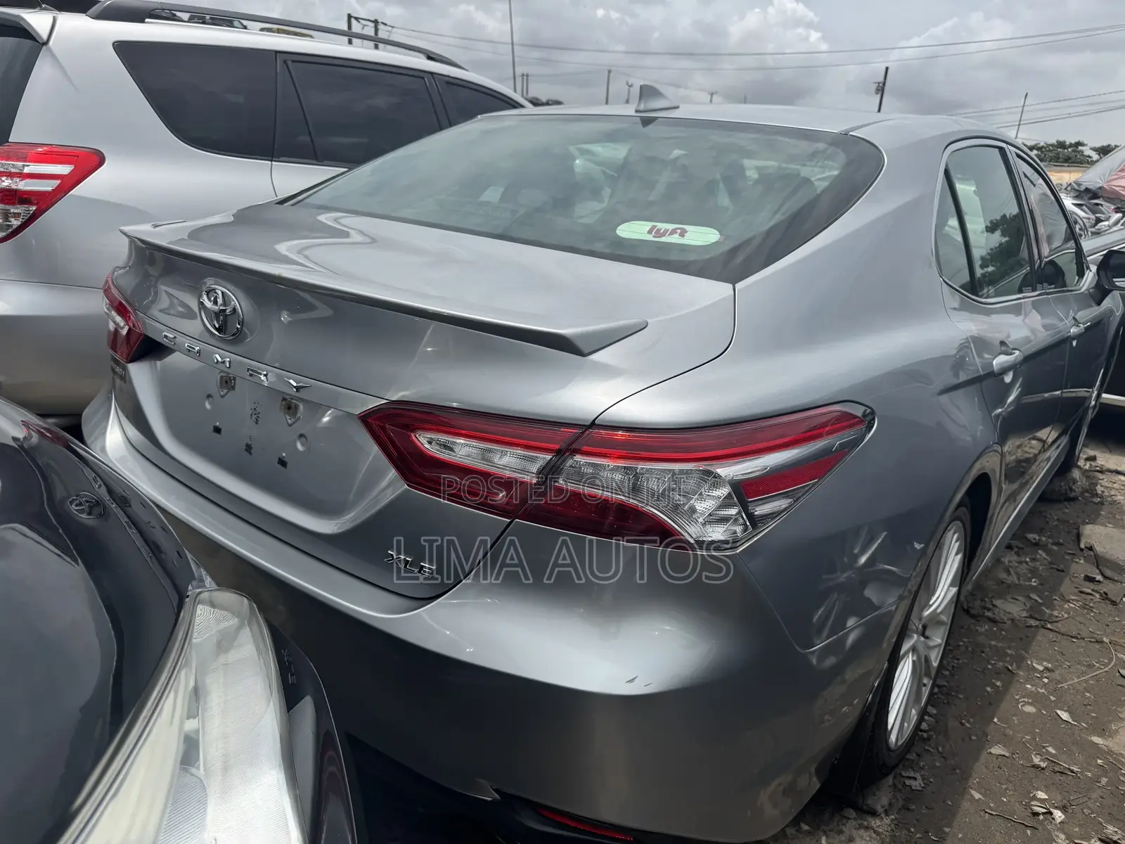 Toyota Camry XLE 2021 Silver