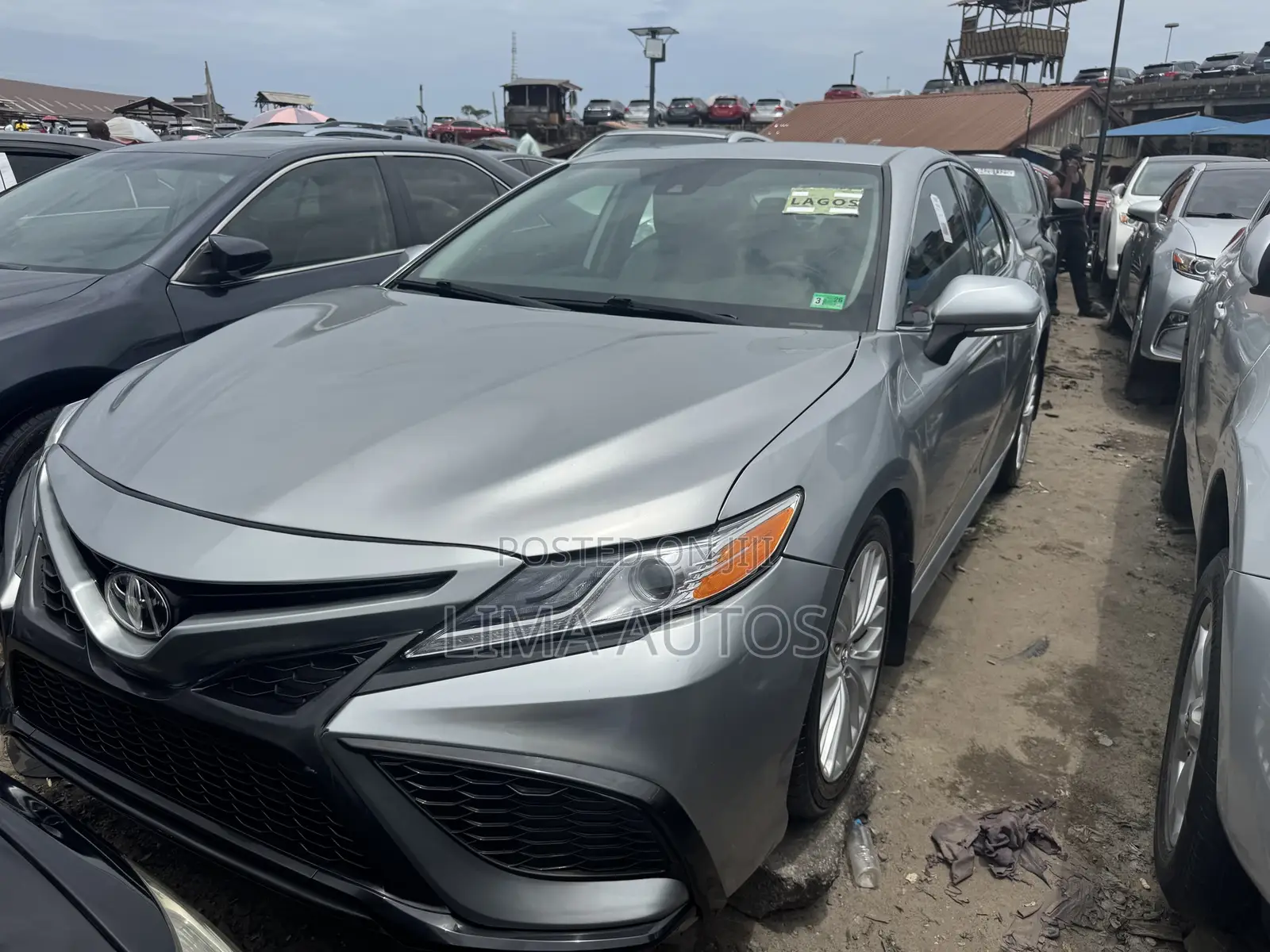 Toyota Camry XLE 2021 Silver
