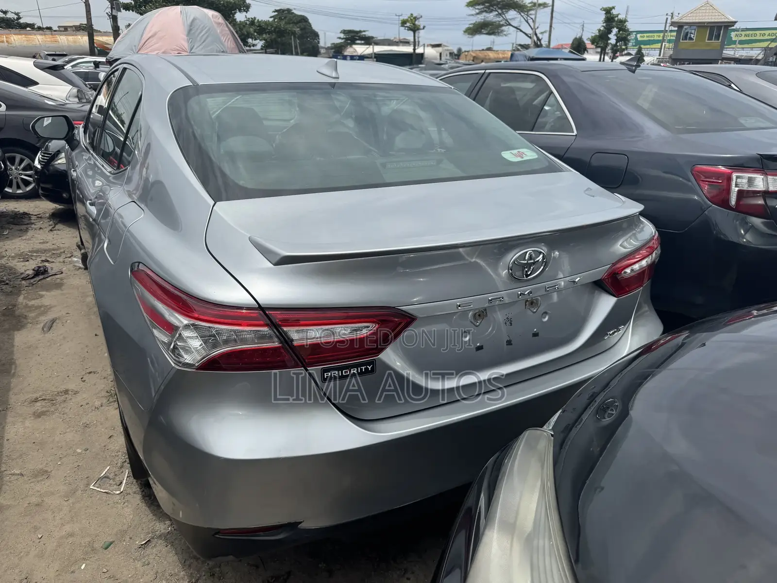 Toyota Camry XLE 2021 Silver