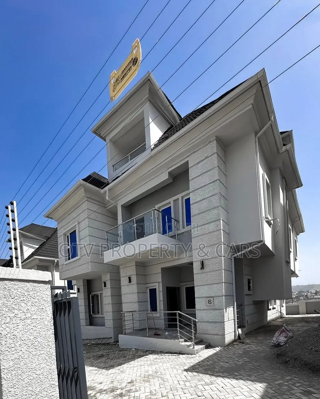 5bdrm Duplex in Guzape District for sale