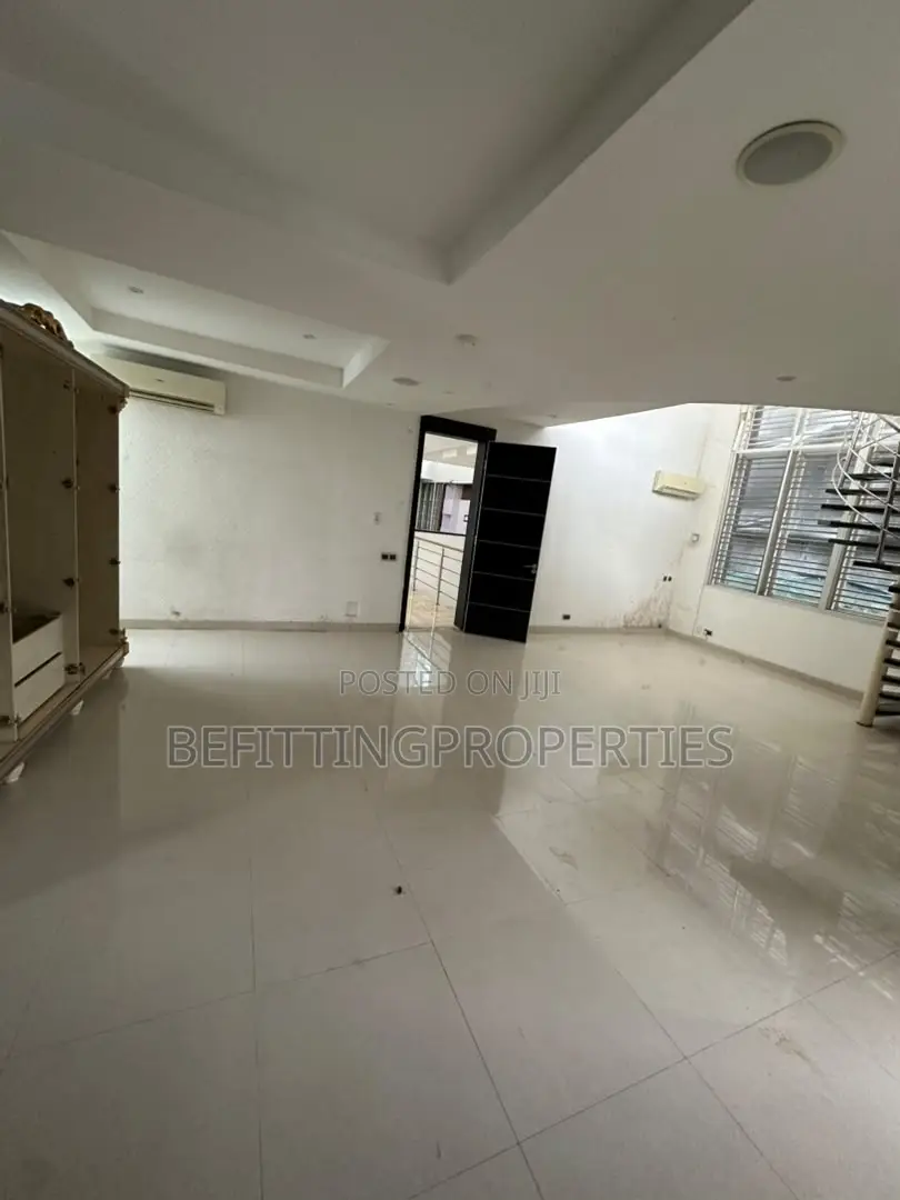 5bdrm Duplex in Banana Island for rent