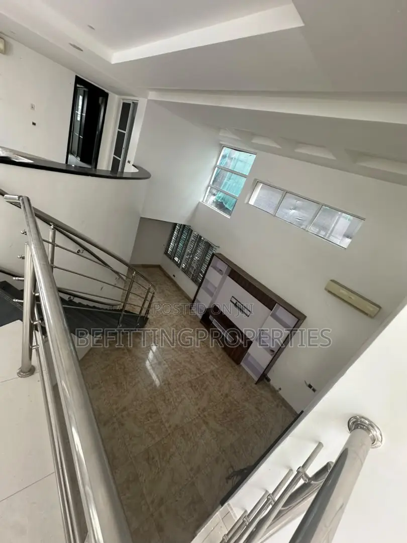 5bdrm Duplex in Banana Island for rent