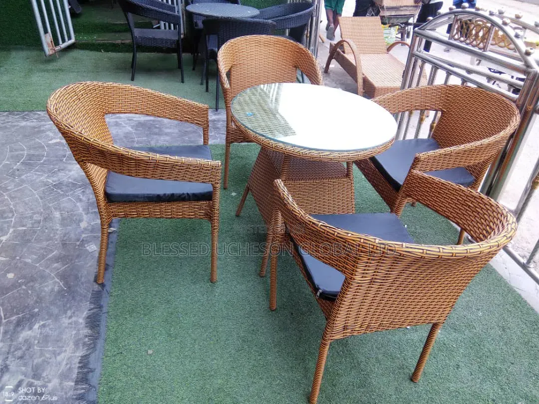 Brand New 4-Seater Wicker/Rattan Outdoor Sofa Set With Centre Table