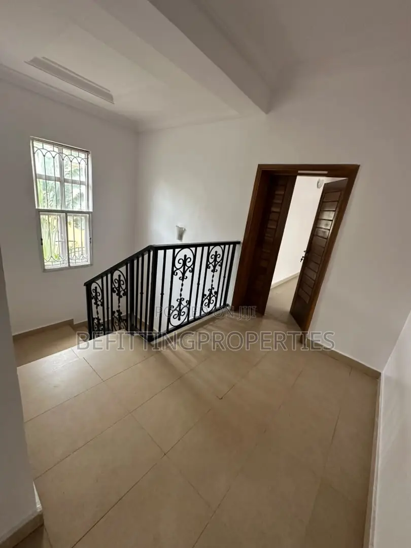 4bdrm Duplex in Banana Island for rent