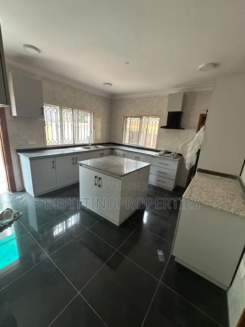 4bdrm Duplex in Banana Island for rent