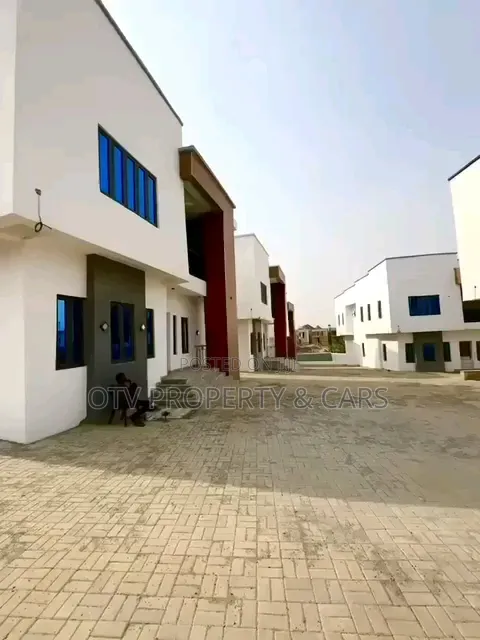 5bdrm Duplex in Guzape District for sale