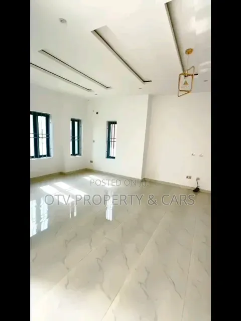 5bdrm Duplex in Guzape District for sale