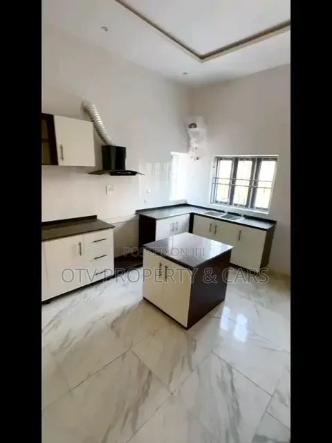 5bdrm Duplex in Guzape District for sale