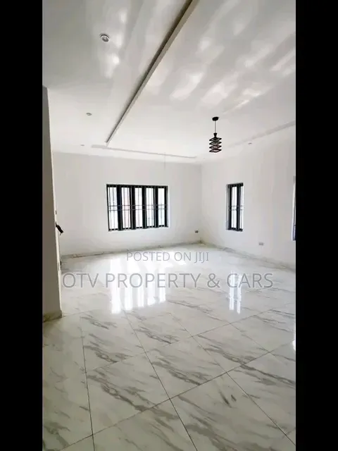 5bdrm Duplex in Guzape District for sale