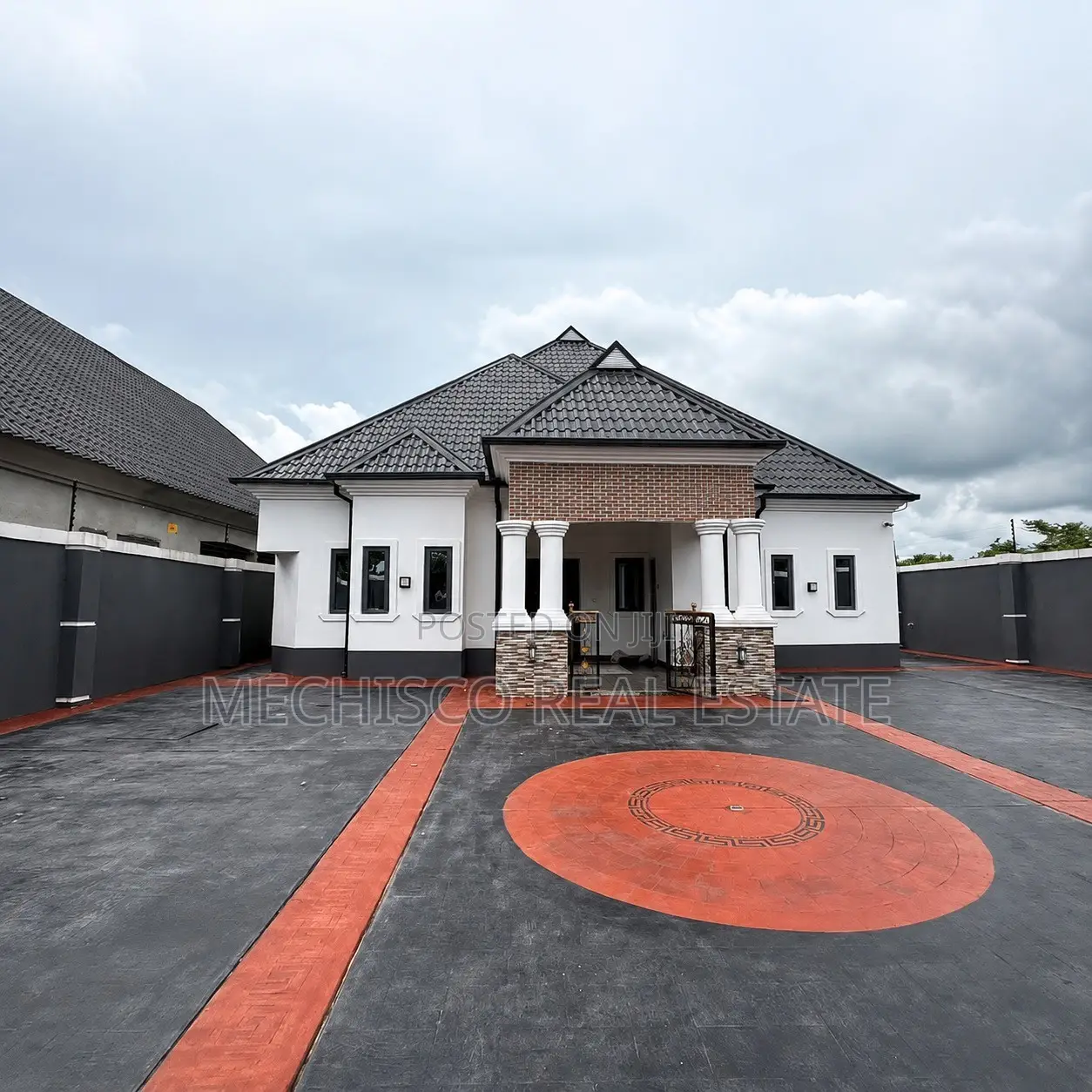3bdrm Bungalow in Eneka for sale