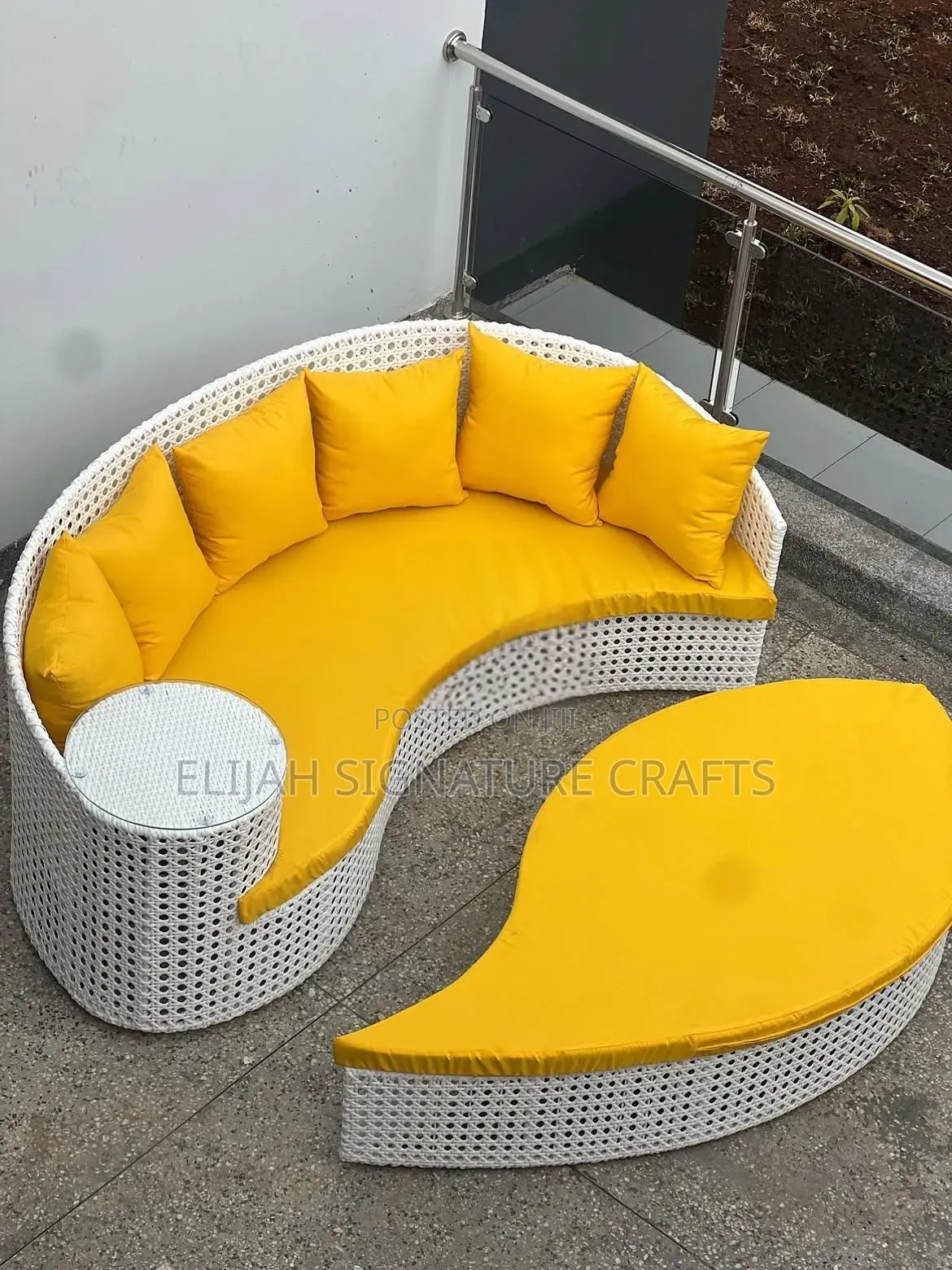 Daybed for Indoor and Outdoor Space