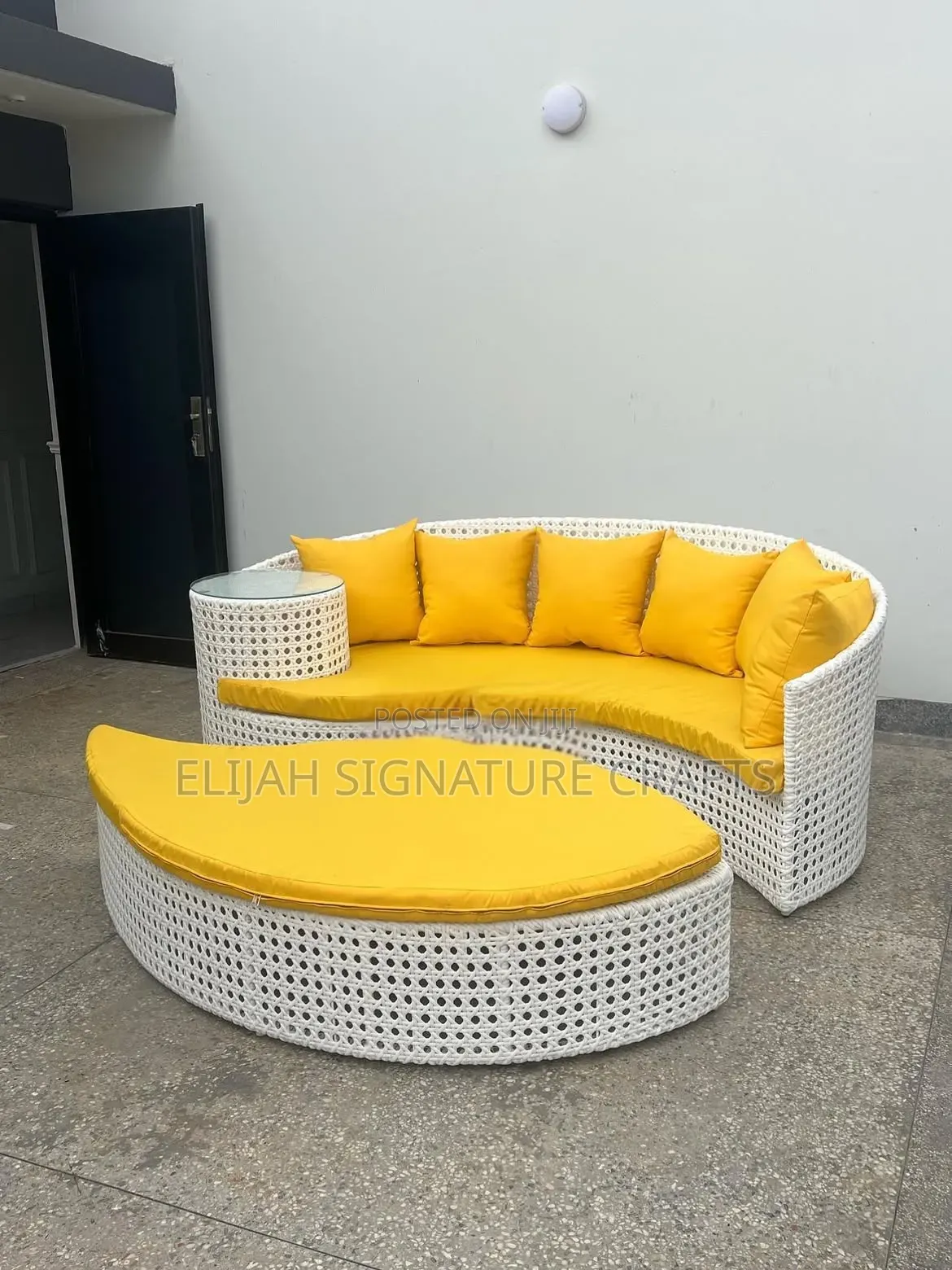 Daybed for Indoor and Outdoor Space