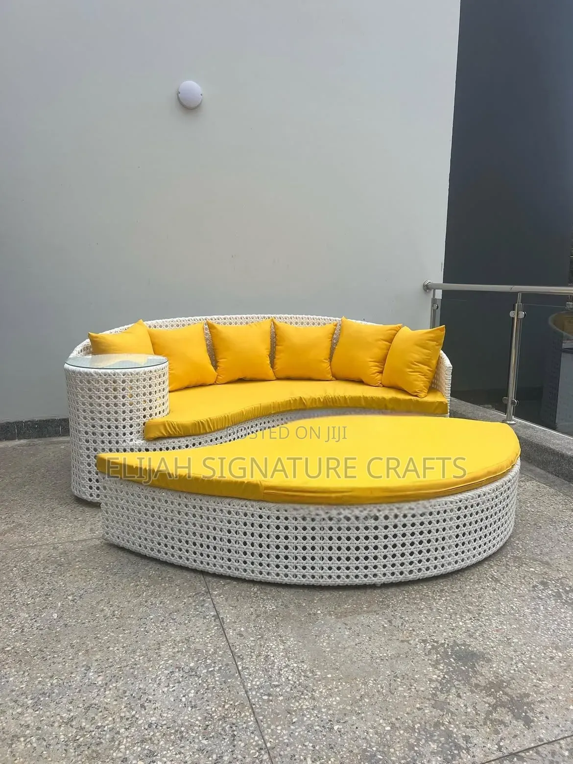 Daybed for Indoor and Outdoor Space