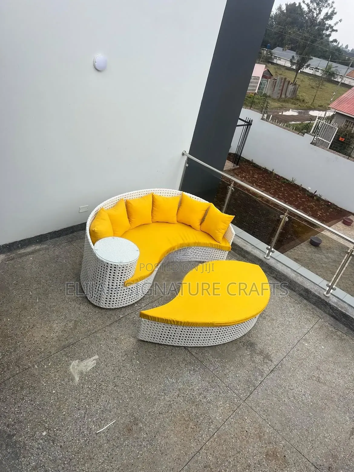 Daybed for Indoor and Outdoor Space