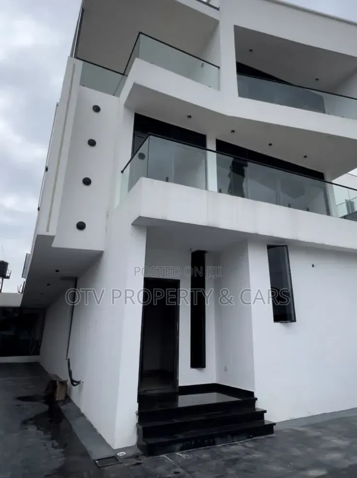 5bdrm Duplex in Lekki Phase 1 for sale