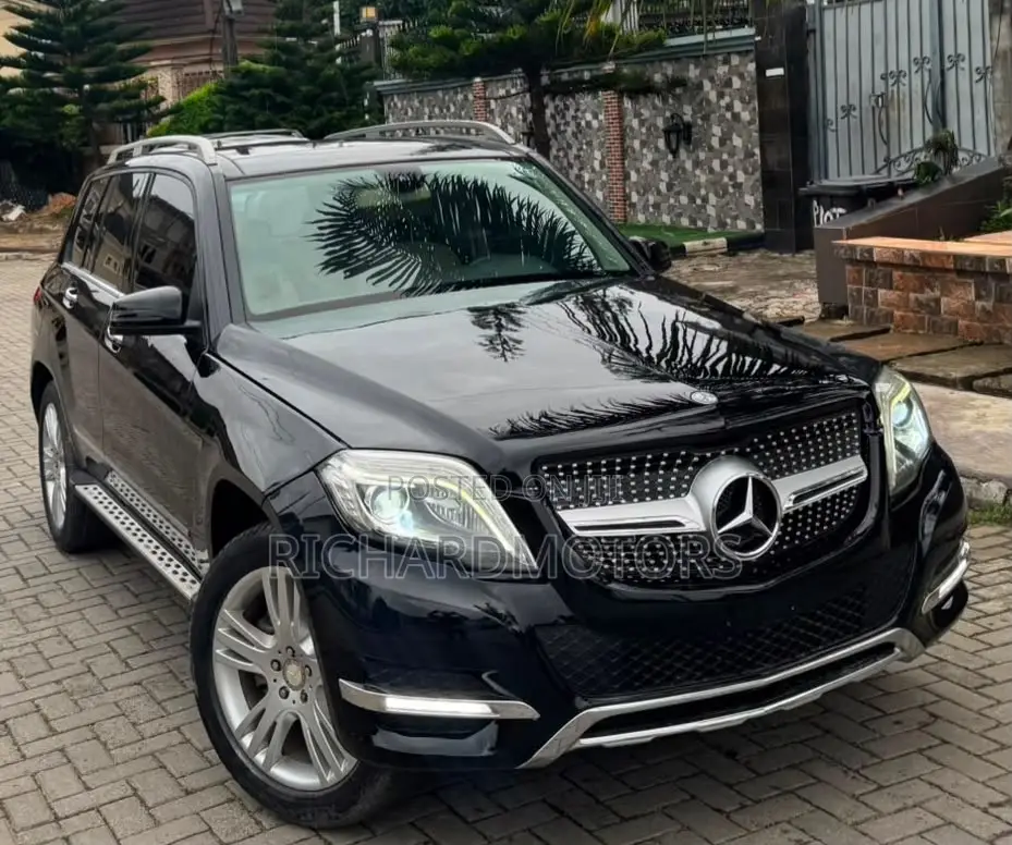 Mercedes-Benz GLK-Class Base GLK 350 4dr AWD 4MATIC (3.5L 6cyl 7A) 2015
