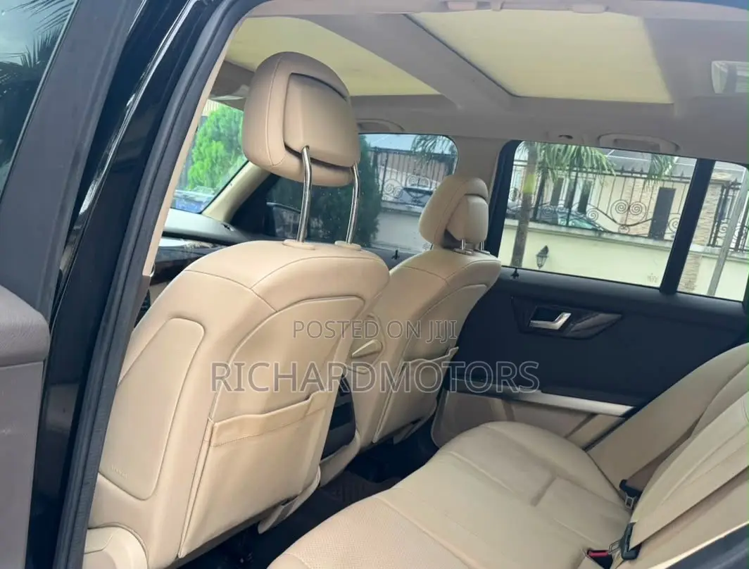 Mercedes-Benz GLK-Class Base GLK 350 4dr AWD 4MATIC (3.5L 6cyl 7A) 2015