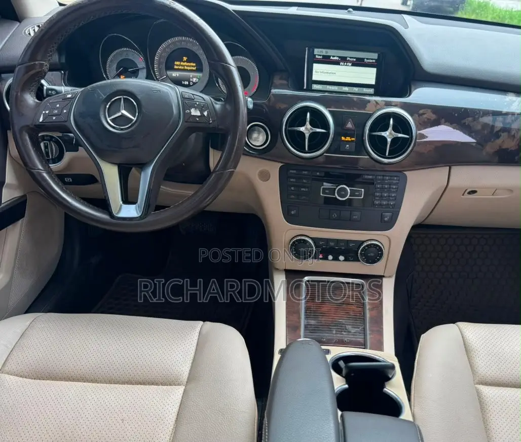 Mercedes-Benz GLK-Class Base GLK 350 4dr AWD 4MATIC (3.5L 6cyl 7A) 2015