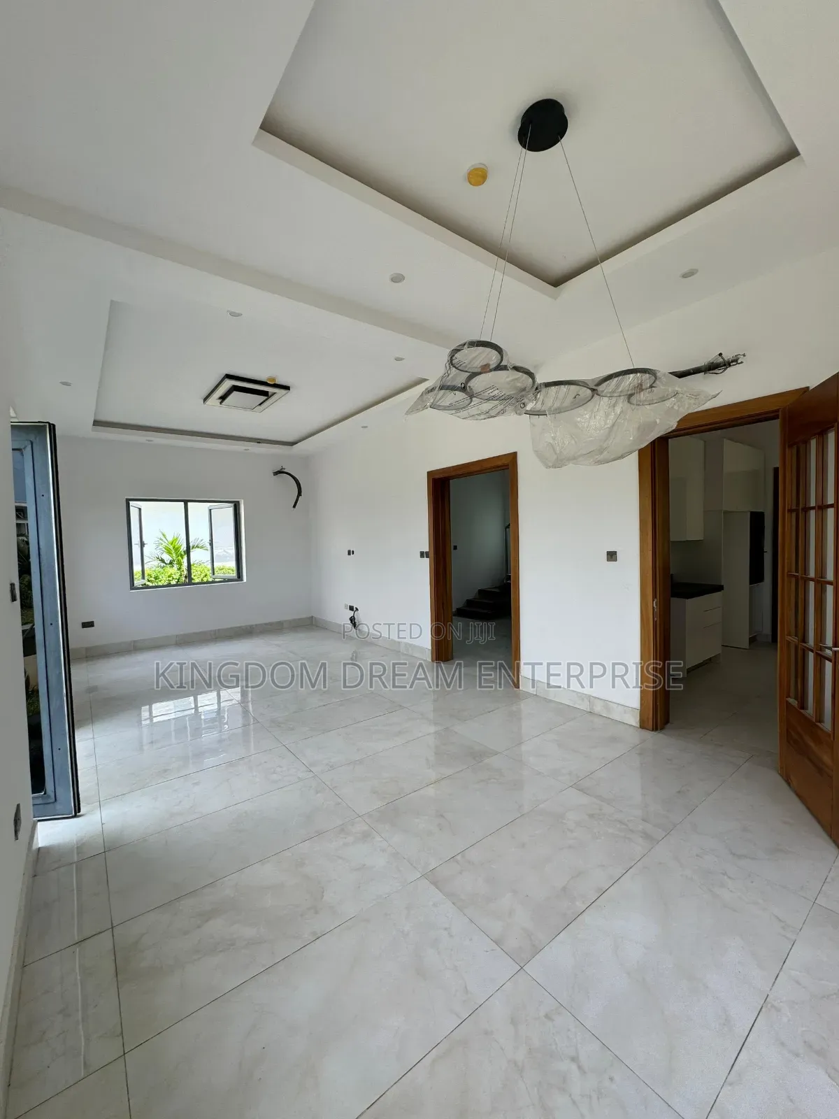 4bdrm Penthouse in Cowrie Creek Estate for rent