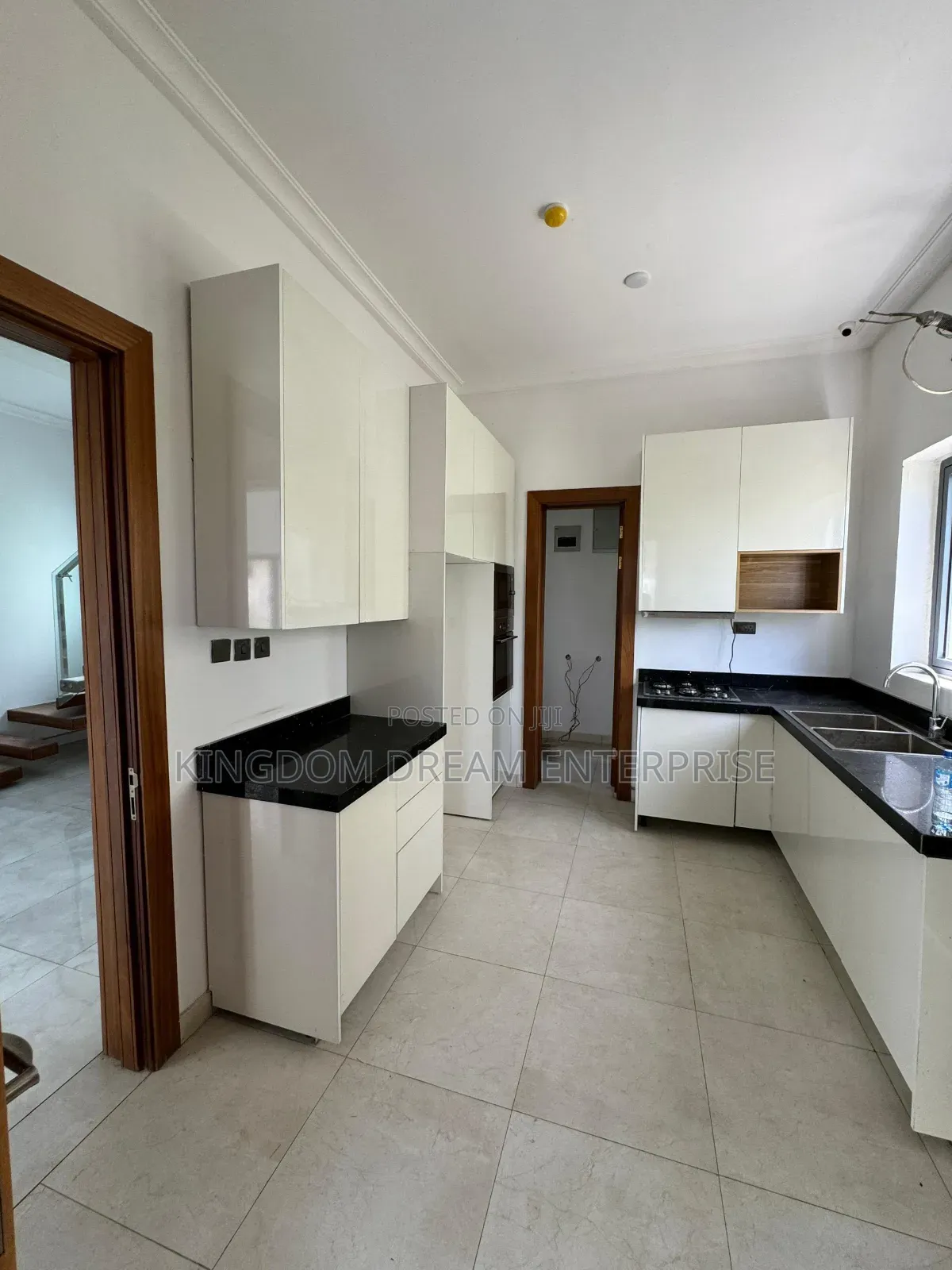 4bdrm Penthouse in Cowrie Creek Estate for rent