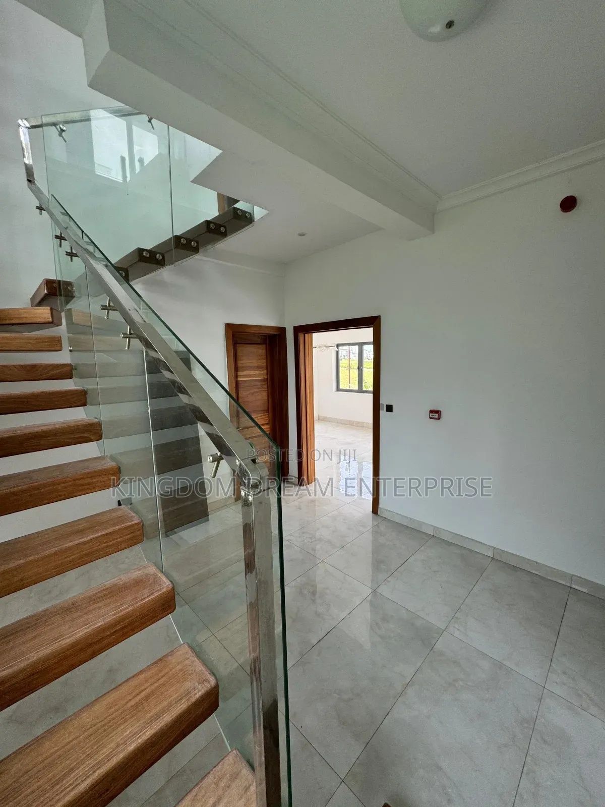 4bdrm Penthouse in Cowrie Creek Estate for rent
