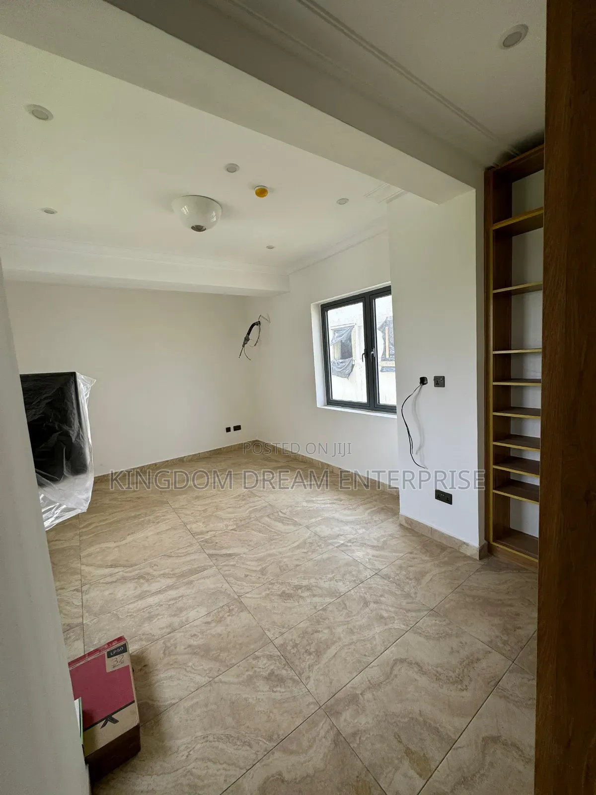4bdrm Penthouse in Cowrie Creek Estate for rent