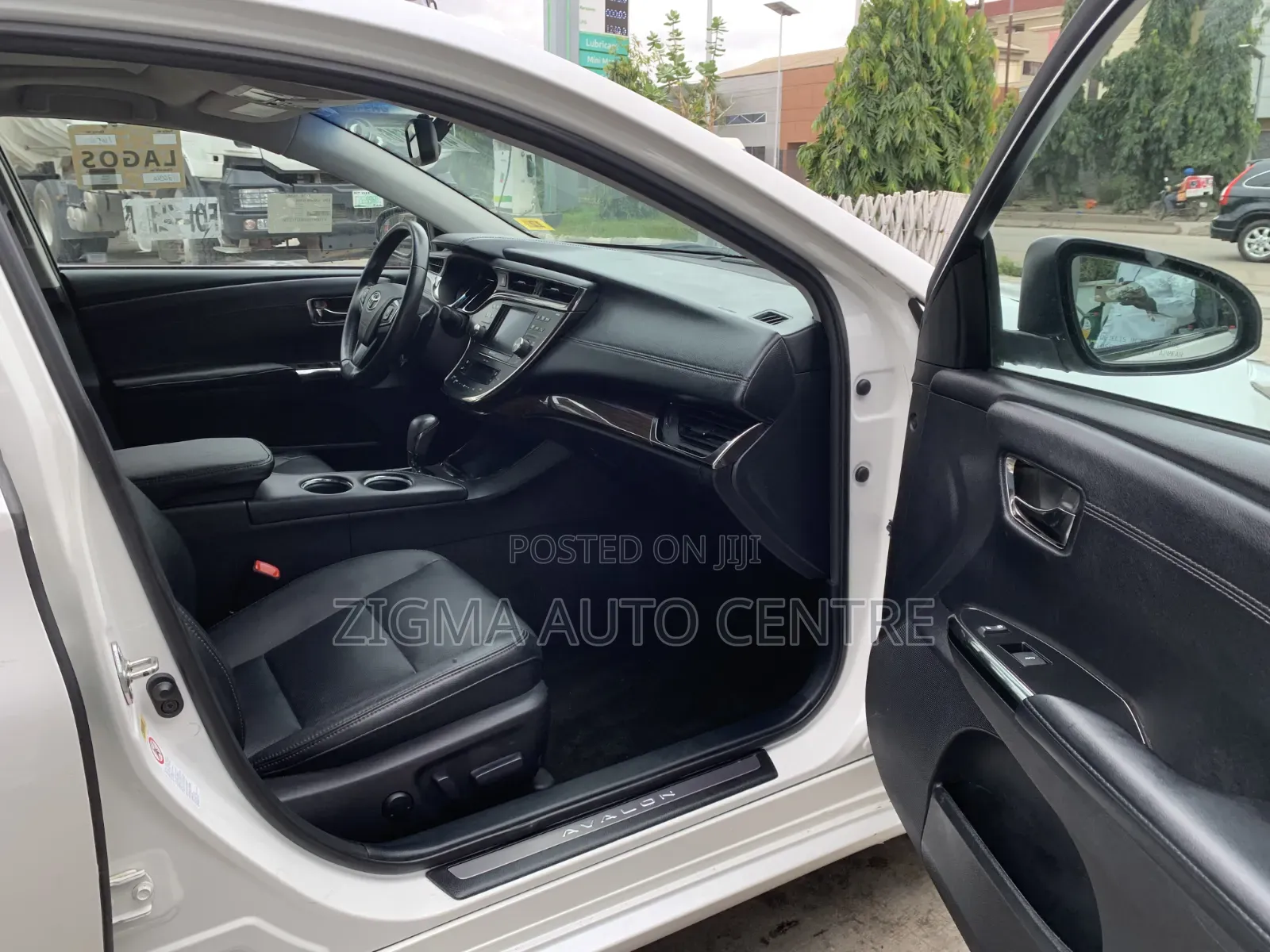Toyota Avalon Limited 4dr Sedan (3.5L 6cyl 6A) 2015 White