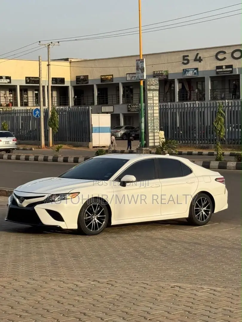 Toyota Camry 2019 White
