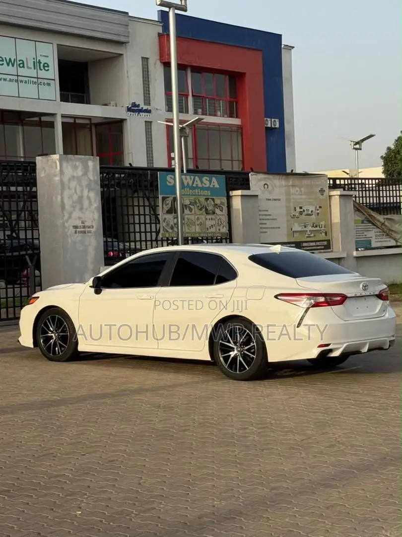 Toyota Camry 2019 White