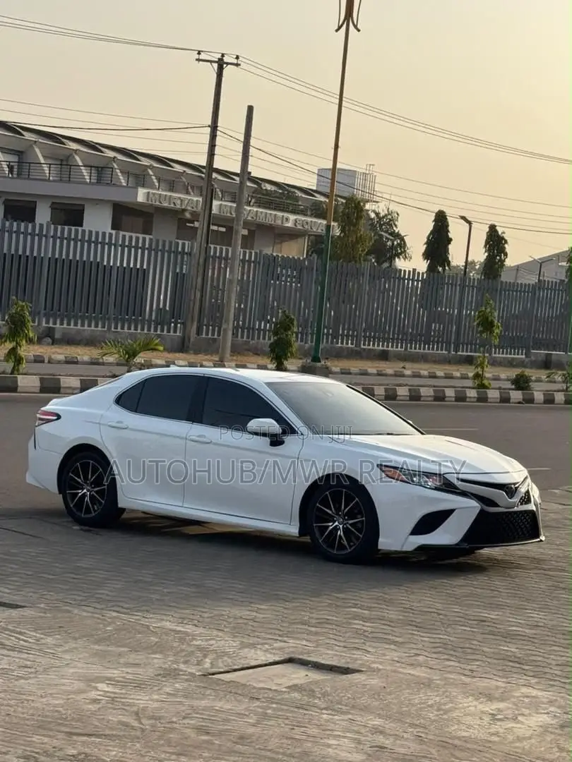 Toyota Camry 2019 White