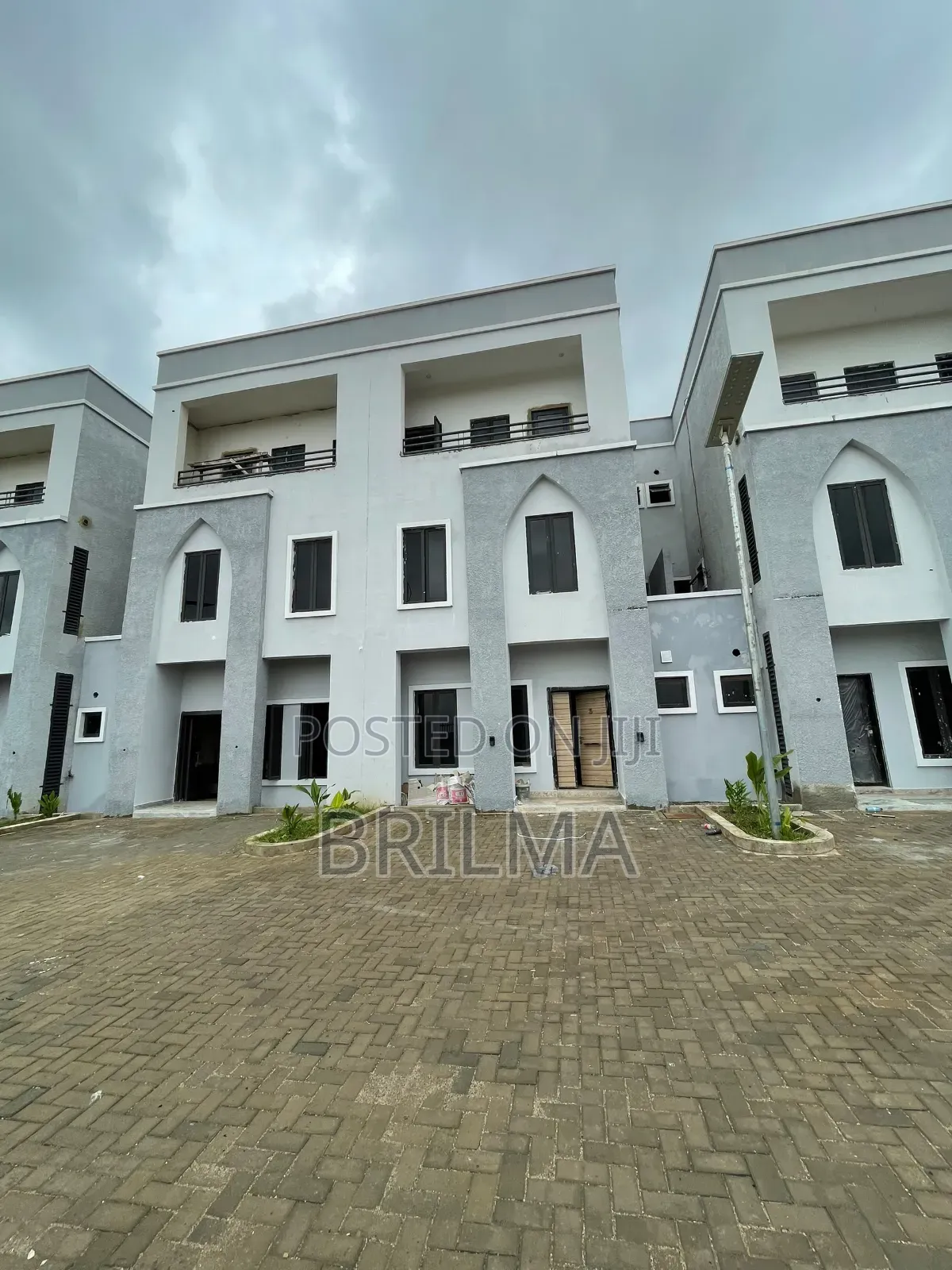 4bdrm Duplex in Jahi for sale