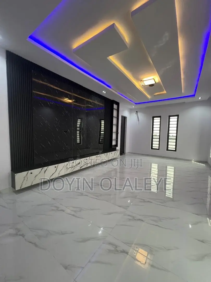 5bdrm Duplex in Ikota for sale