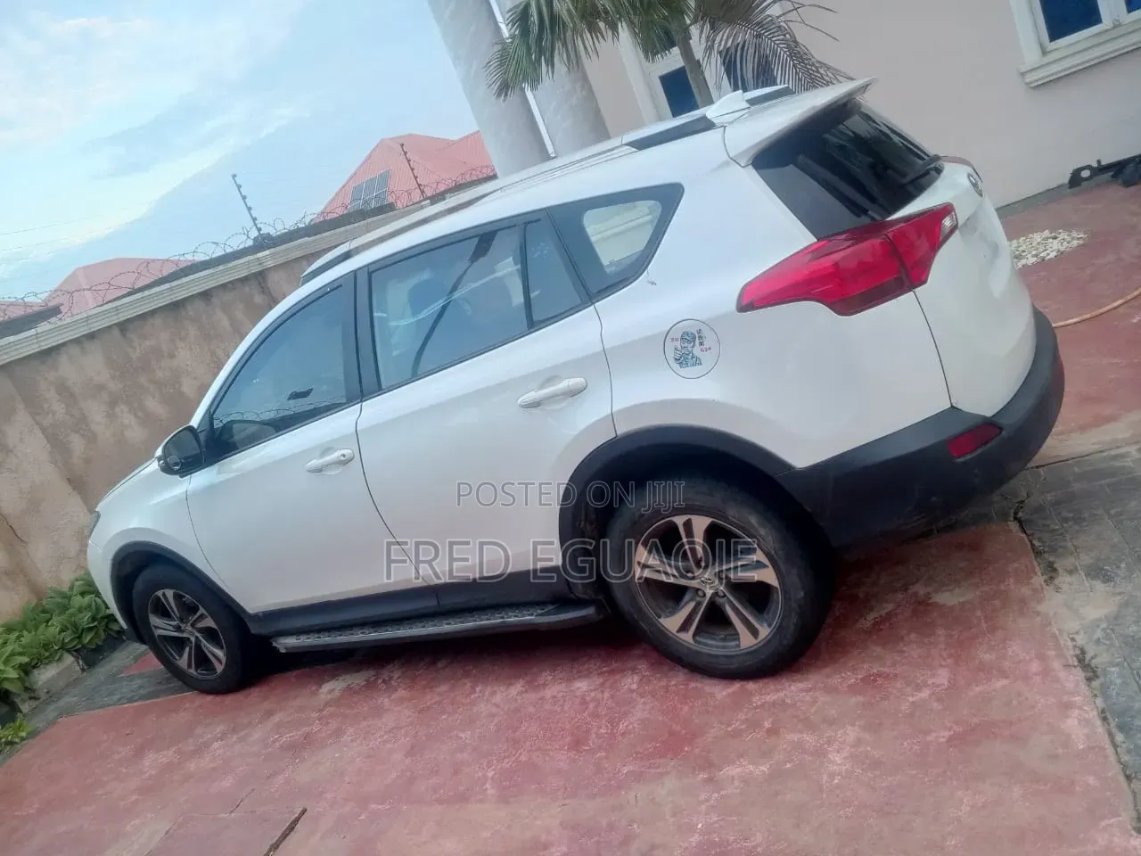 Toyota RAV4 XLE AWD (2.5L 4cyl 6A) 2016 White