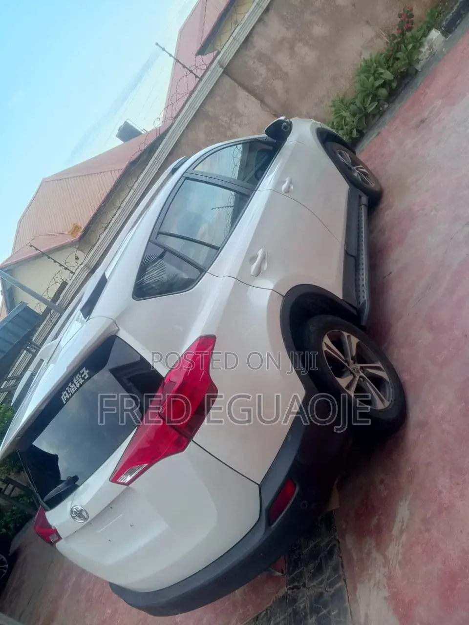 Toyota RAV4 XLE AWD (2.5L 4cyl 6A) 2016 White