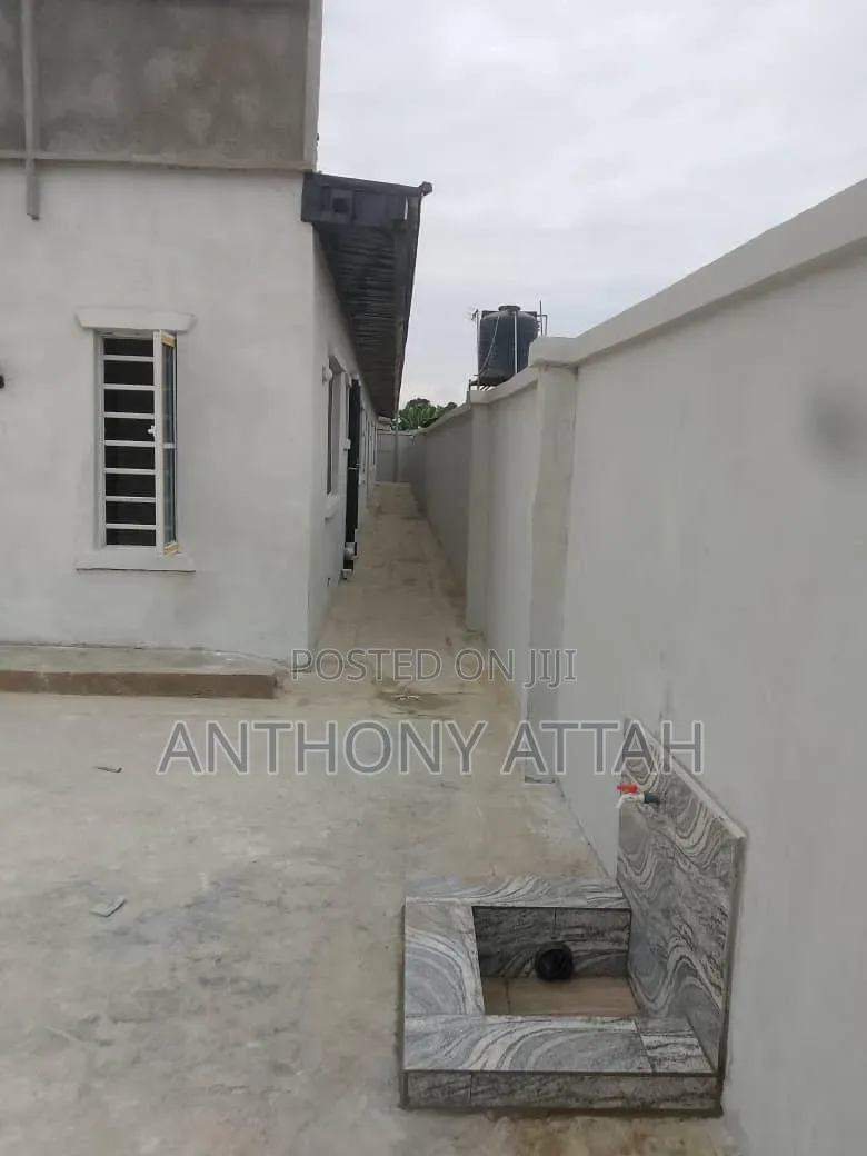Furnished 8bdrm Bungalow in Governor Road, Pen Cinema for sale