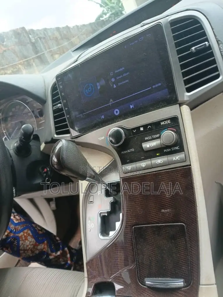 Toyota Venza LE 2009 Silver