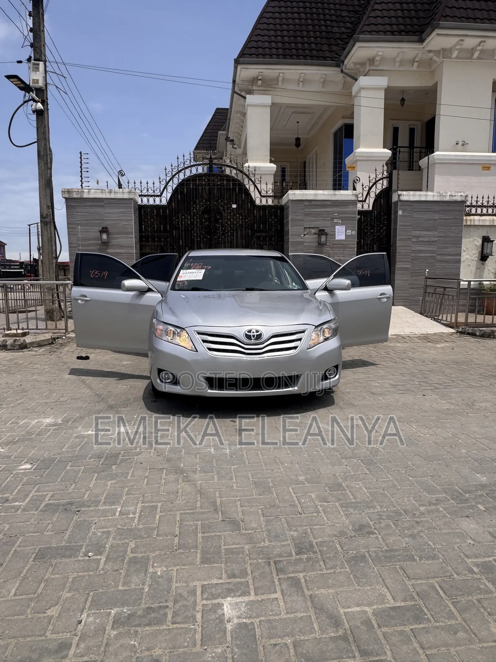 Toyota Camry LE 4dr Sedan (2.5L 4cyl 6A) 2011 Silver