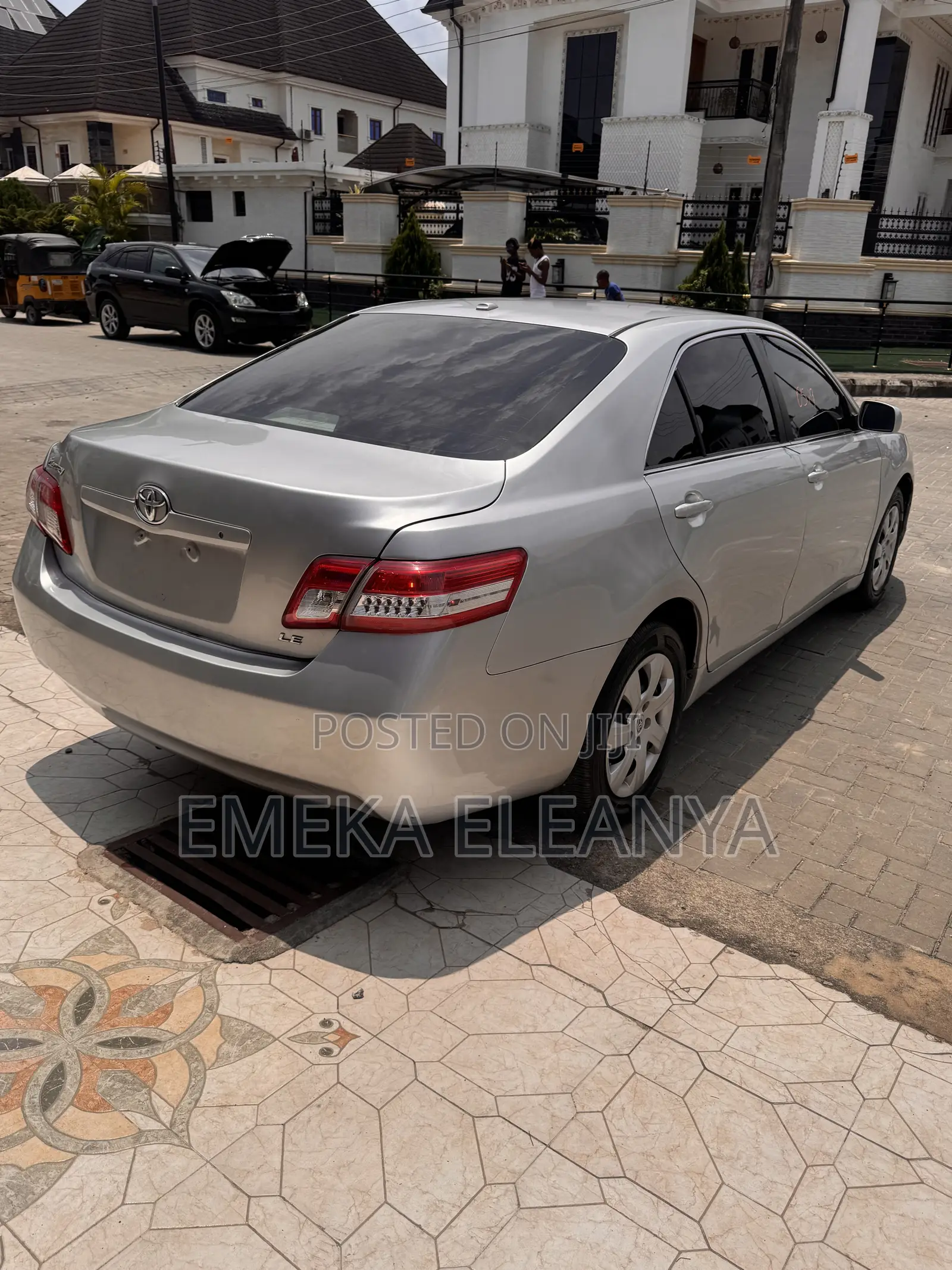Toyota Camry LE 4dr Sedan (2.5L 4cyl 6A) 2011 Silver