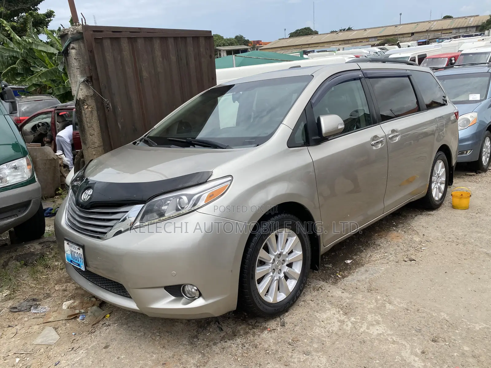 Toyota Sienna Limited Premium 7-Passenger 4dr Minivan (3.5L 6cyl 6A)