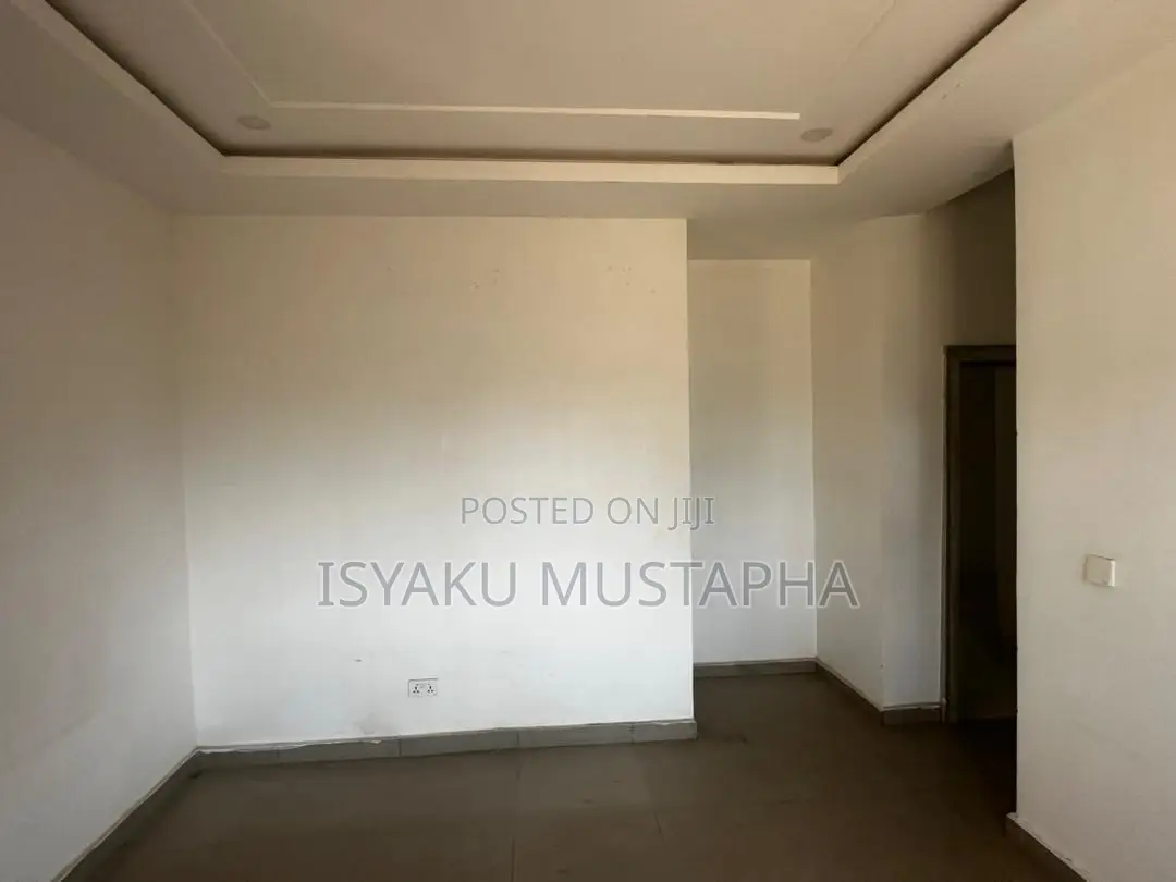 4bdrm Block of Flats in Life Camp for sale