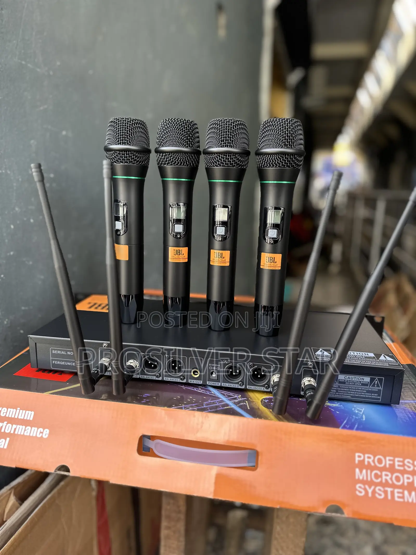 JBL VM4000 Professional Wireless Microphone System