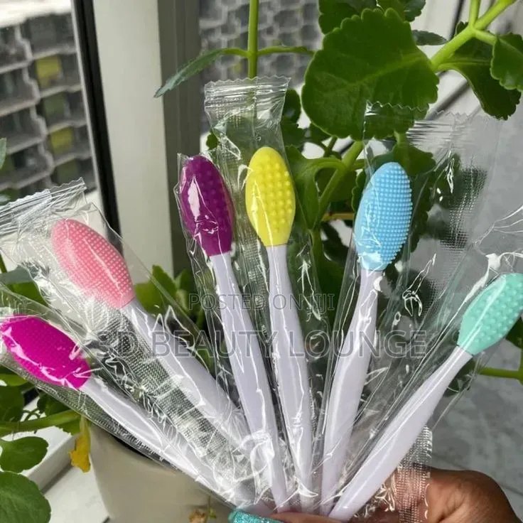 Exfoliating Lip Brush